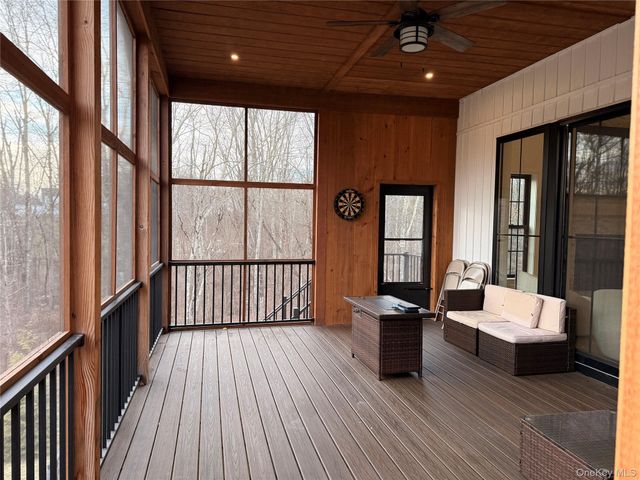 6 Conifer Court, Poughkeepsie, NY 12603