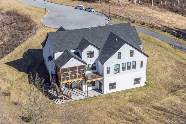 6 Conifer Court, Poughkeepsie, NY 12603