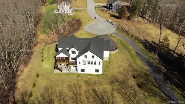 6 Conifer Court, Poughkeepsie, NY 12603