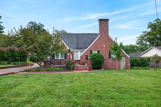 123 Castle Heights Ave, Lebanon, TN 37087