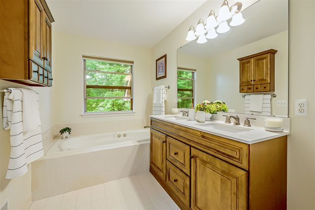 8757 Sydney Drive, Saline, MI 48176