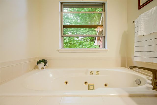8757 Sydney Drive, Saline, MI 48176