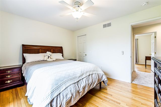 8757 Sydney Drive, Saline, MI 48176