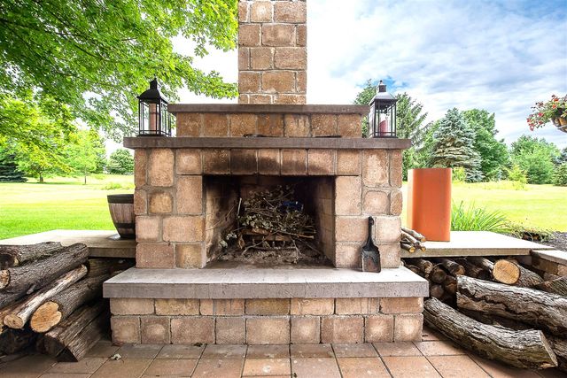 8757 Sydney Drive, Saline, MI 48176