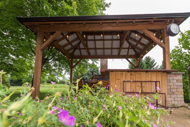 8757 Sydney Drive, Saline, MI 48176