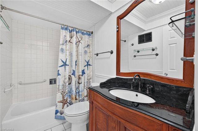 3370 10th ST N 1301, Naples, FL 34103