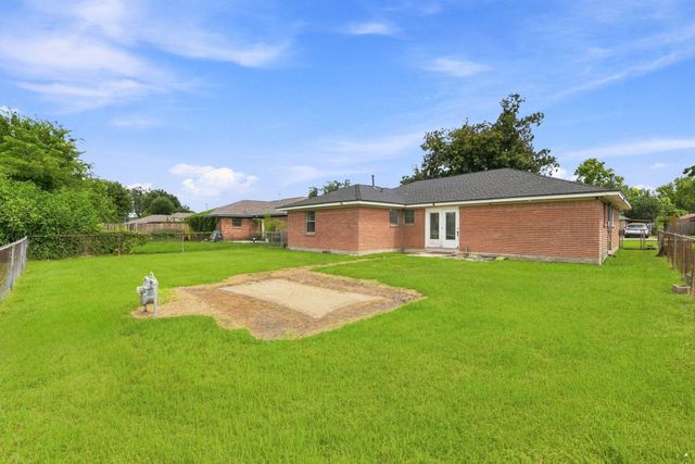 2405 Hillshire Drive, Deer Park, TX 77536