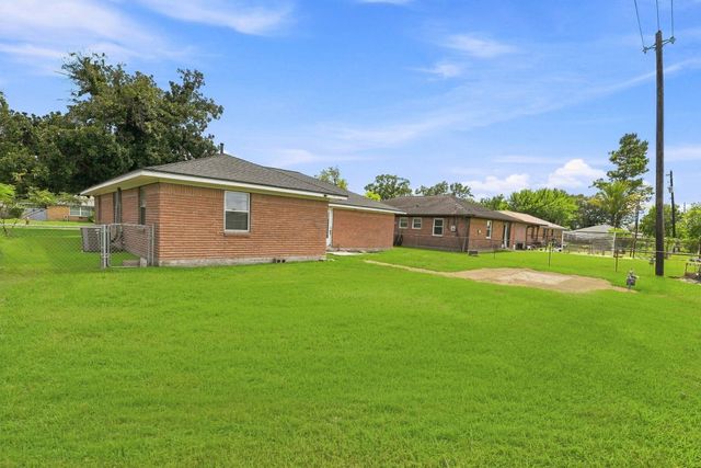 2405 Hillshire Drive, Deer Park, TX 77536