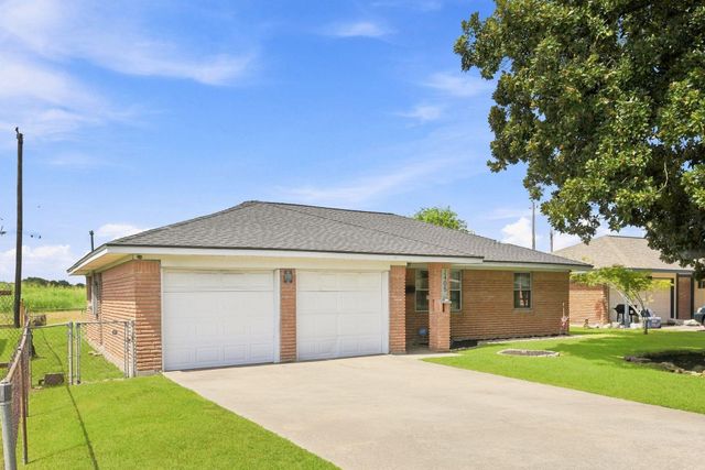 2405 Hillshire Drive, Deer Park, TX 77536