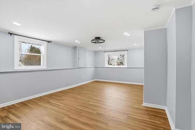 2 TEKENING WAY, Hamilton, NJ 08690