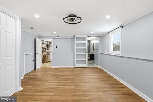 2 TEKENING WAY, Hamilton, NJ 08690