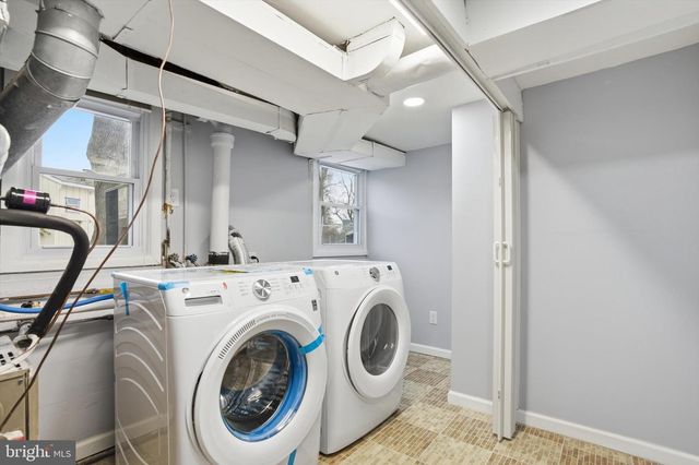 2 TEKENING WAY, Hamilton, NJ 08690