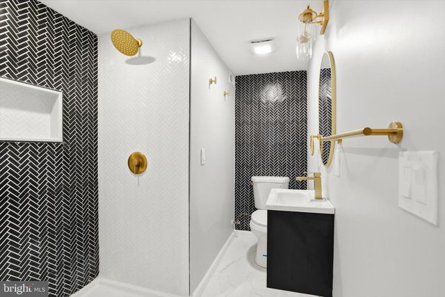 2 TEKENING WAY, Hamilton, NJ 08690