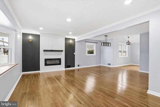 2 TEKENING WAY, Hamilton, NJ 08690