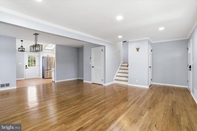 2 TEKENING WAY, Hamilton, NJ 08690