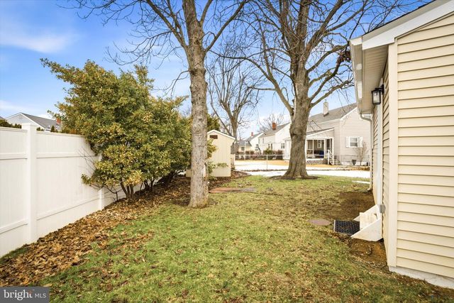 2 TEKENING WAY, Hamilton, NJ 08690