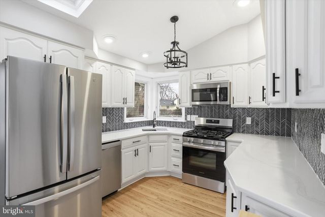 2 TEKENING WAY, Hamilton, NJ 08690