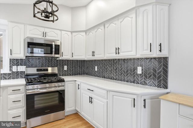 2 TEKENING WAY, Hamilton, NJ 08690