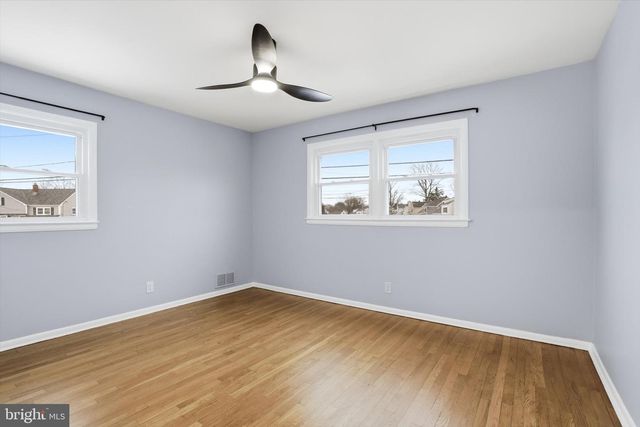 2 TEKENING WAY, Hamilton, NJ 08690