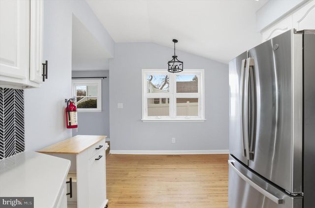 2 TEKENING WAY, Hamilton, NJ 08690