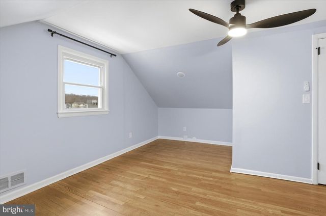 2 TEKENING WAY, Hamilton, NJ 08690