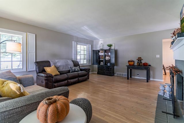 302 6th Street, Grundy Center, IA 50638