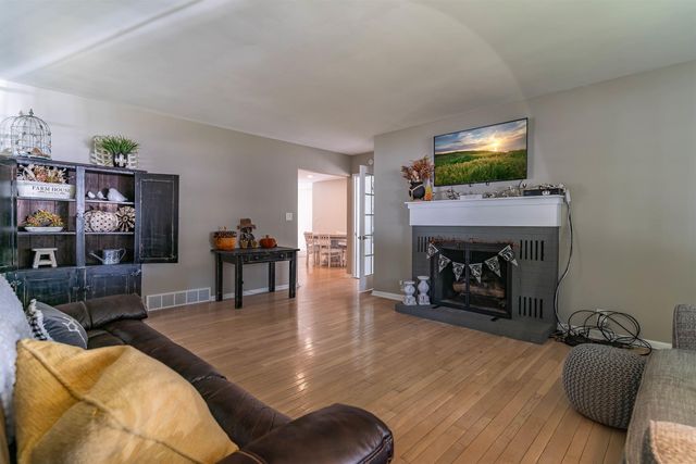 302 6th Street, Grundy Center, IA 50638