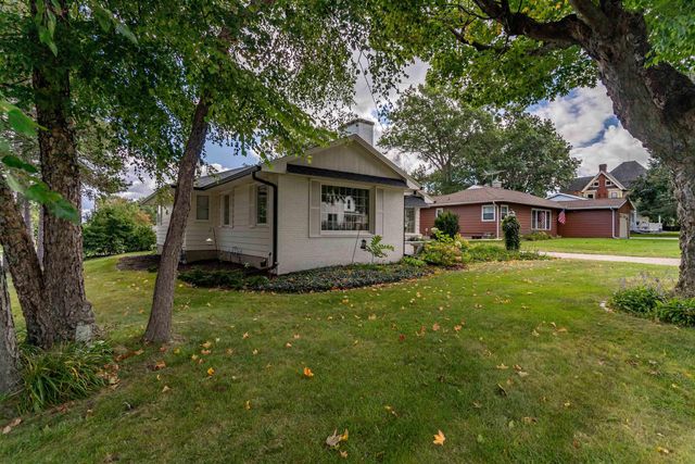 302 6th Street, Grundy Center, IA 50638
