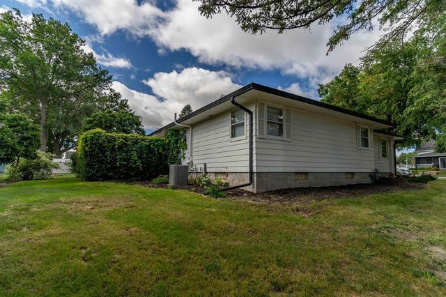 302 6th Street, Grundy Center, IA 50638