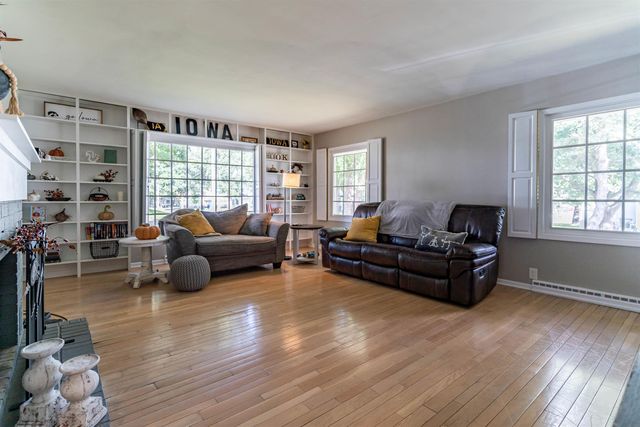 302 6th Street, Grundy Center, IA 50638