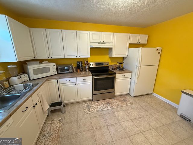 108 Atkinson Drive, Swainsboro, GA 30401