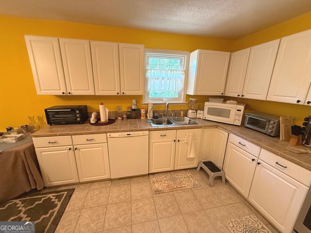 108 Atkinson Drive, Swainsboro, GA 30401