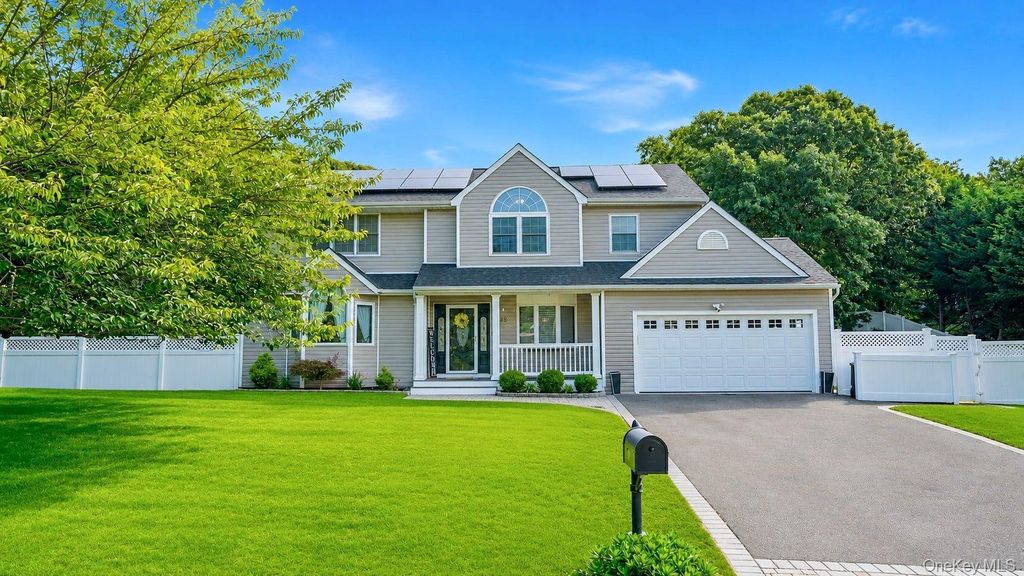48 Foxboro Avenue, Farmingville, NY 11738 — exterior