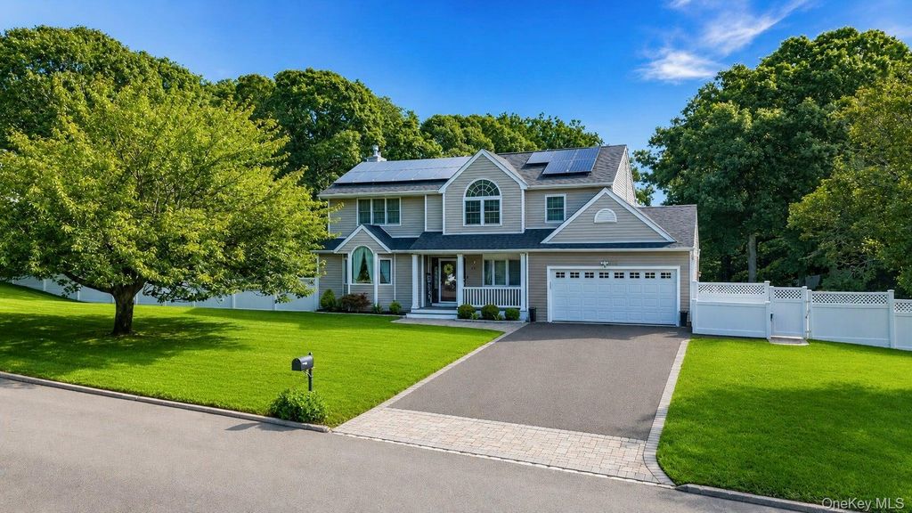 48 Foxboro Avenue, Farmingville, NY 11738 — photo 2