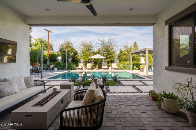 3226 E GLENROSA Avenue, Phoenix, AZ 85018