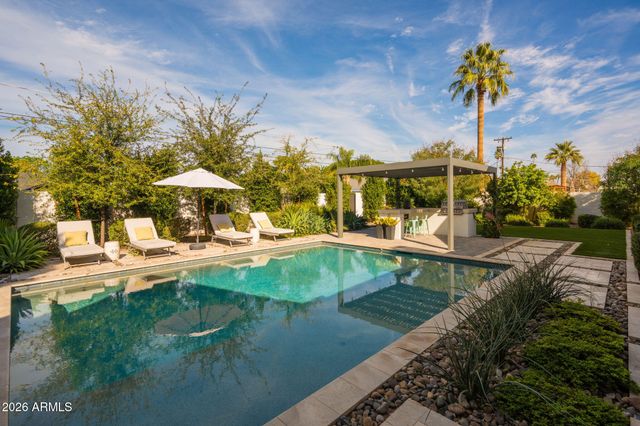 3226 E GLENROSA Avenue, Phoenix, AZ 85018