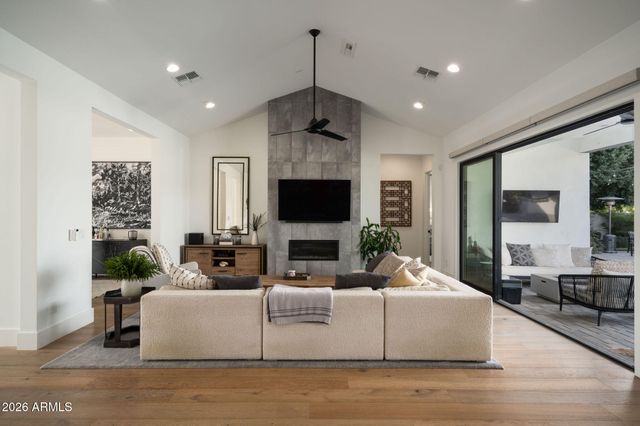 3226 E GLENROSA Avenue, Phoenix, AZ 85018