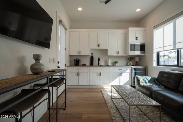 3226 E GLENROSA Avenue, Phoenix, AZ 85018