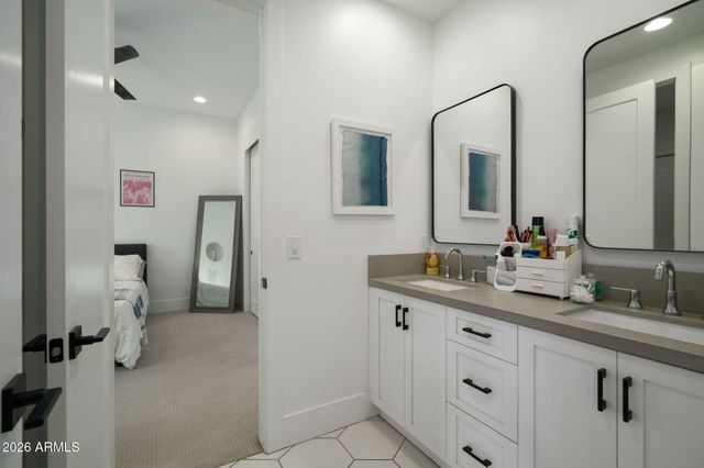 3226 E GLENROSA Avenue, Phoenix, AZ 85018