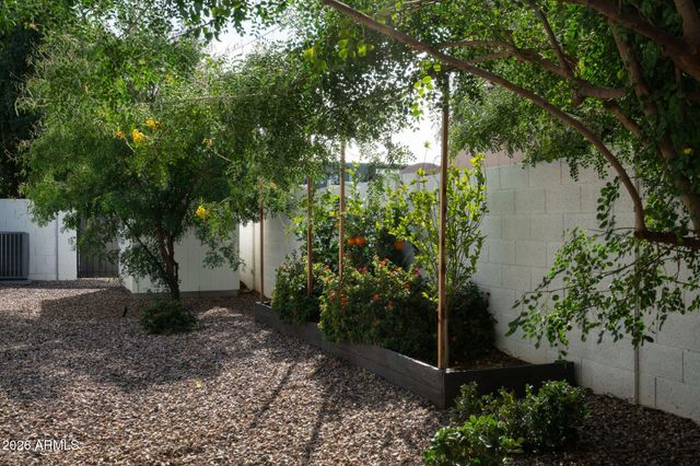 3226 E GLENROSA Avenue, Phoenix, AZ 85018