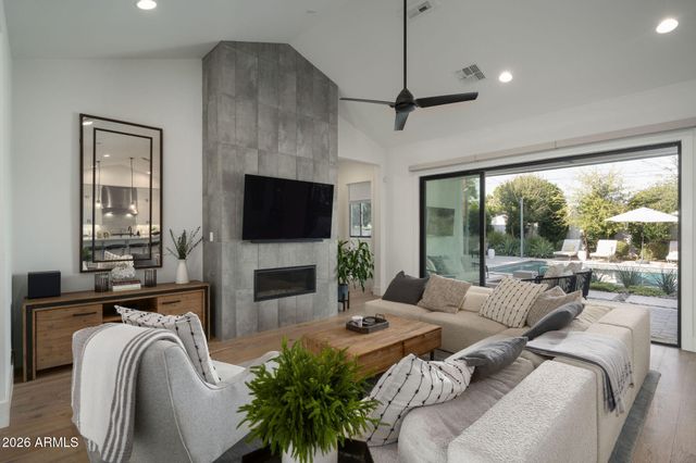 3226 E GLENROSA Avenue, Phoenix, AZ 85018