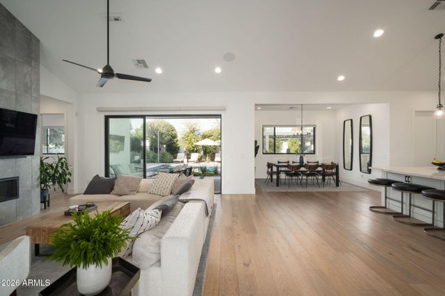 3226 E GLENROSA Avenue, Phoenix, AZ 85018