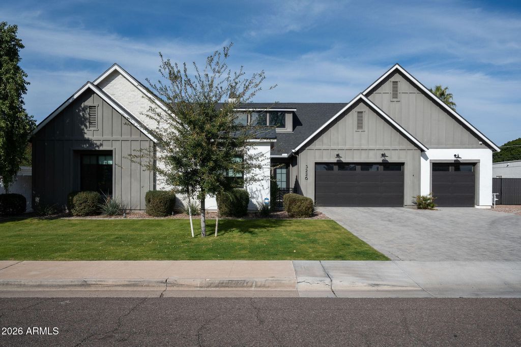 3226 E GLENROSA Avenue, Phoenix, AZ 85018