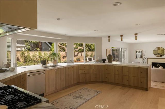 1806 Hummingbird Drive, Costa Mesa, CA 92626