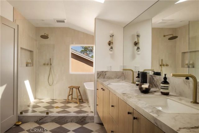 1806 Hummingbird Drive, Costa Mesa, CA 92626