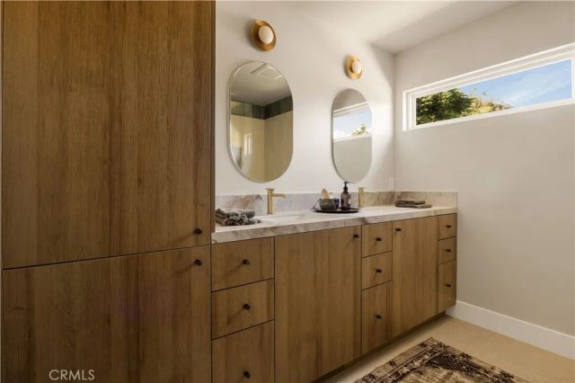 1806 Hummingbird Drive, Costa Mesa, CA 92626