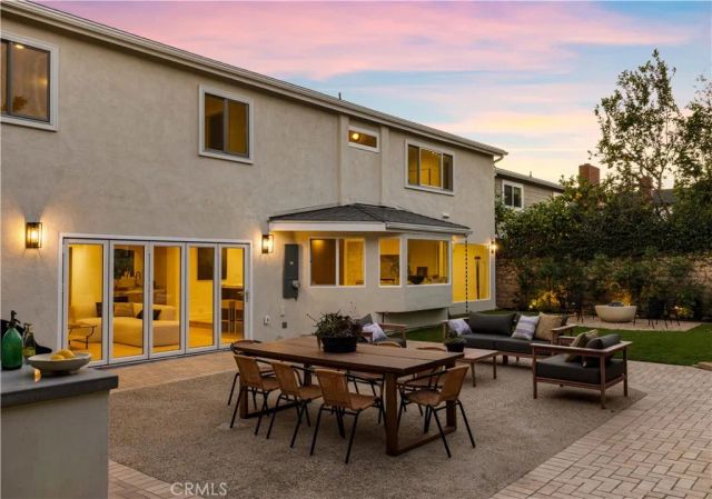 1806 Hummingbird Drive, Costa Mesa, CA 92626