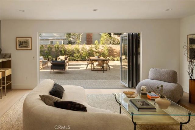 1806 Hummingbird Drive, Costa Mesa, CA 92626