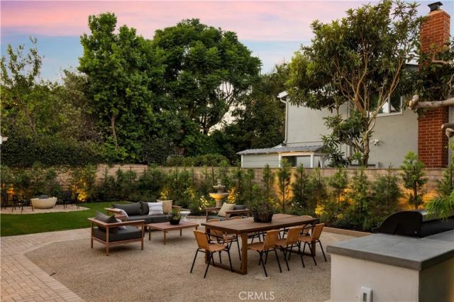 1806 Hummingbird Drive, Costa Mesa, CA 92626