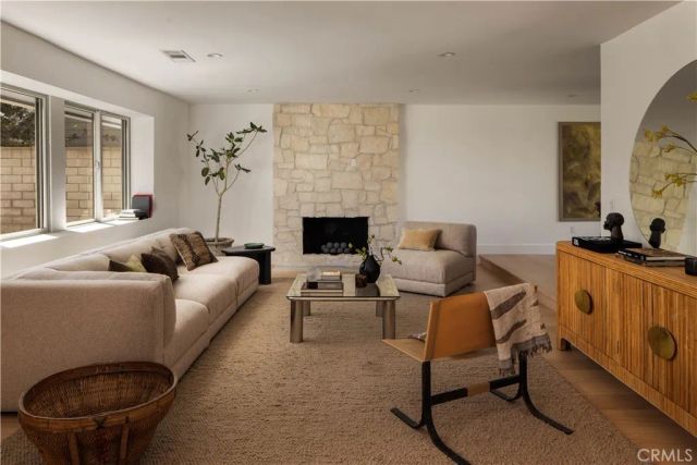 1806 Hummingbird Drive, Costa Mesa, CA 92626